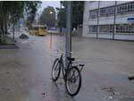 Centro — A forte chuva desta quarta-feira deixou ruas alagadas em Joinville