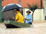 Chuva alaga ruas de Guaramirim