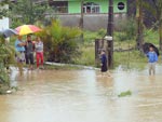 Ruas do bairro Jardim Paraso, em Joinville, ficam completamente cheias de guas