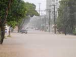 A rua Eugnio Moreira, no bairro Anita Garibaldi, tambm ficou alagada