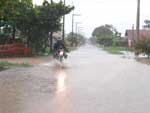 Chuva tomou conta das ruas de Ubatuba.