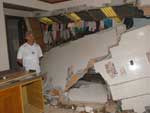Silvino Manoel Martins, morador do bairro Vendaval em Biguau, teve parte de sua casa destruda