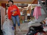 Tnia Candido, moradora de Joinville, acolheu desalojados em sua residncia durante a noite e est recolhendo alimentos