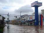 Av. Sete de Setembro, em Itaja, tomada pela gua