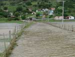 Chuvas alagaram ruas do bairro Pouso Alto, em Gravatal, no sul de Santa Catarina