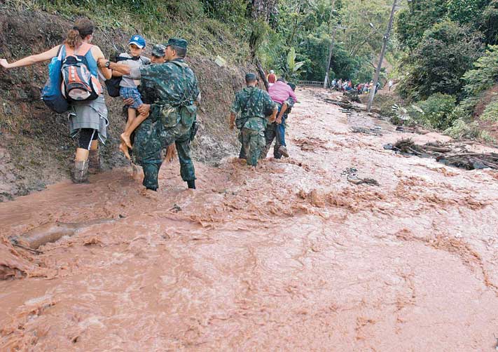 Resultado de imagem para exercito na inundação