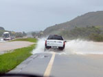 gua cobre pista da BR-101 em Tijucas