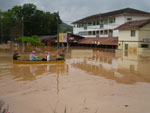 Canoas so usadas para resgate no bairro Fortaleza, em Blumenau