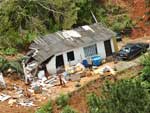 Imagem area com a destruio das casas e o desmoronamento dos encostas em Blumenau