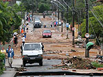 Muitas pontes foram destrudas pela fora das guas