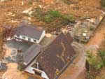 Estragos causados pelos deslizamentos de terra na regio de Ba Alto, em Ilhota 