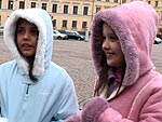 Menino finlands e as meninas brasileiras Amanda e Nicole