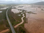 Trecho da BR-101 na regio alagada de Ilhota