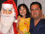 Meu Pai Gilmar, minha irm Giovana junto com o Papai Noel no Natal de 2007!!!
