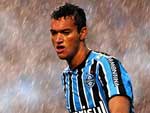 Rver Humberto Alves Arajo, o zagueiro Rver, nasceu dia 04/01/1985 em Ariranha, So Paulo. Foi o autor de dois gols neste Campeonato Brasileiro