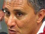 O tcnico Tite fechou os portes do treino desta tera-feira. No detalhe, durante a entrevista coletiva concedida depois do treinamento