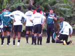 Pintado orienta os jogadores no treino desta tera-feira