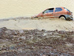 Carro cai em buraco na BR-470 em Gaspar