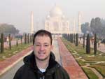 &quot;O palcio do Taj Mahal  uma vista incrvel. A estrutura branca fica no meio da regio de deserto e poeira&quot;