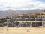 Estima-se a participao de 20 mil homens na construo do Templo de Saqsaywaman, a partir de 1440 