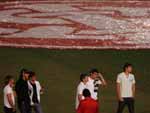 Jogadores do Estudiantes, que chegaram no Beira-Rio por volta das 20h, fazem reconhecimento do gramado