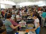 29/11 - Centro de doaes em Joinville recebe mantimentos e roupas para ajudar as vtimas da trgedia em Santa Catarina