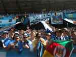 Festa da torcida na expectativa pelo nicio do jogo decisivo