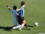 Lance do pnalti: Felipe ingressou na area e sofreu a marcao do atleticano