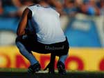 No final do jogo, jogadores no escondem a tristeza pela perda do ttulo