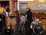 O programa tambm viaja o Brasil acompanhando festas e artistas regionais