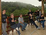 Equipe do programa No Alto da Serra descontrai durante os intervalos de gravao