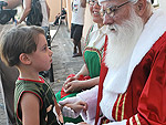 As crinas fizeram fila para deixar os seus pedidos ao Papai Noel