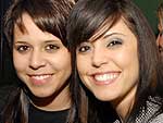 As amigas Juliana e Jordana no ficaram de fora da festa