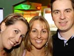 Caroline Tonial, Giseani Temochko e Rafael Migliorini aproveitaram o sbado para curtir o show
