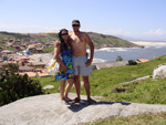 Carla Castro Pereira: Aqui estamos eu e meu marido no Farol de Sta Marta (Laguna/SC) num belo domingo de sol. Um passeio em Famlia  tudo de bom ainda mais nesse paraso a beira mar amamos esse lugar. Vale a pena conhecer.....
