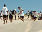 Jogadores suaram a camisa nas dunas