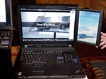 Laptop com duas telas da Lenovo, chamado W700ds, aparece na feira