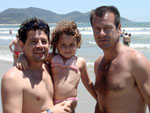 Dia 09/02/2008 foto tirada em Garopaba eu Ednei, minha filha Anna e o Dunga
