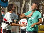 Os outros dois gols gremistas, no primeiro tempo, foram marcados por Souza e Reinaldo