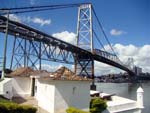 Na minha opinio, este  o lugar mais completo para fotografia nesta terra abenoada por Deus. Temos o nosso carto postal, a Ponte Hercilio Luz, a maravilha do mar e o forte retratando a histria de nossa terra. Lindo, lindo, lindo