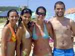 Essa foto eu tirei na praia de Palmas em dezembro 2008, LIziane (comemorando a aprovao no vestibular na UFSC) Ana Luiza (Tijucana) Juliana, e o Bonito ai  Dalton Jr. 