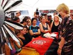 A governada Yeda levou apoio s famlias das vtimas, no Estdio Bento Freitas, em Pelotas