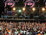 P�blico foi chegando � medida que Dazaranha abria o festival