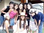 Eu sou a de blusa rosa. E os outros so os meus amigos do Par - Belm, passei minhas frias l! 