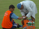 O atacante William machucou a mo durante o treino