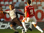 No final do primeiro tempo, Alex cruzou na ponta direita e Nilmar guardou de cabea, mas o gol foi anulado pelo bandeirinha