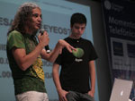 Pau Garcia-Mila (de preto) fundou projeto eyeOS aos 18 anos