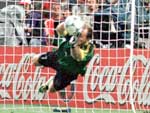 Defesa de pnalti na semifinal da Copa do Mundo de 1998, contra a Holana
