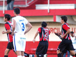 Jogadores do Joinville comemoram o primeiro gol
