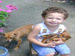 Thiago com sua cadela Princesa